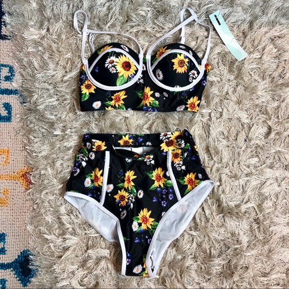 NWT ‘Pin-Up’ 2 Piece Swimsuit - Picture 2 of 9